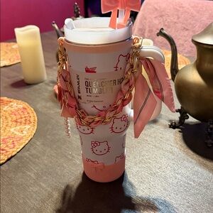 Stanley Quencher H2.0 Tumbler with Pink and White Hello Kitty Design